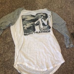 M tv shirt